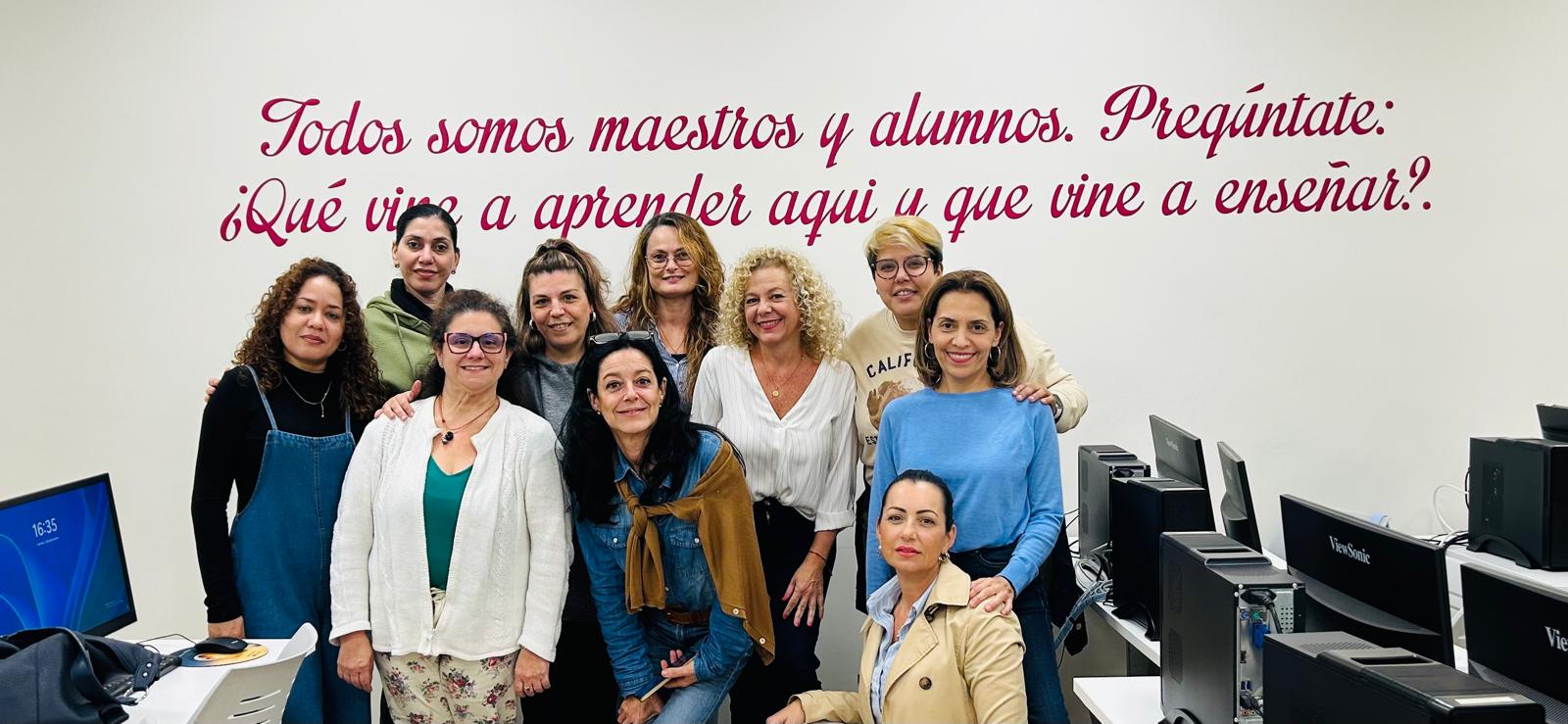 Alumnos en formación digital en Canarias aplicando herramientas